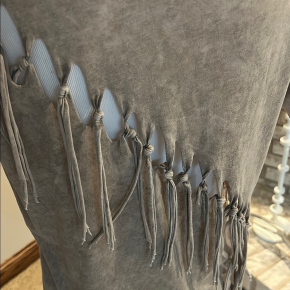 Daytrip top with fun back! - Picture 3 of 11